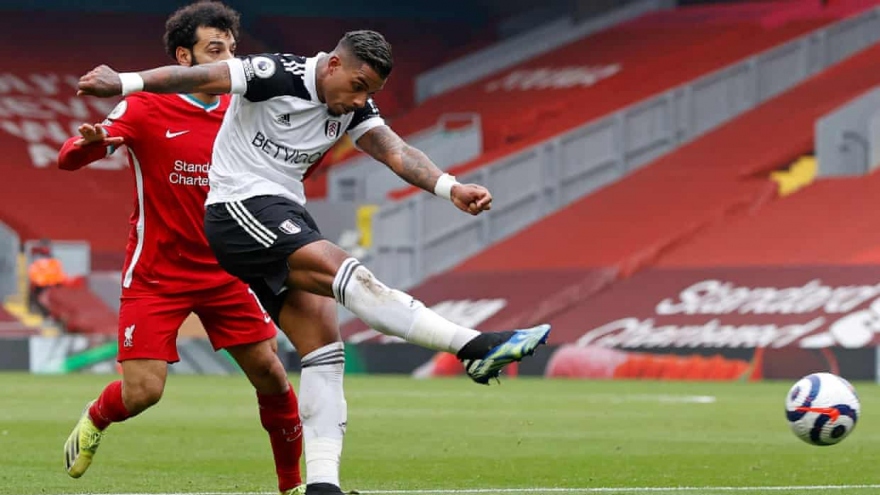 Salah dâng bàn thắng cho Fulham, Liverpool thua trận thứ 6 liên tiếp ở Anfield